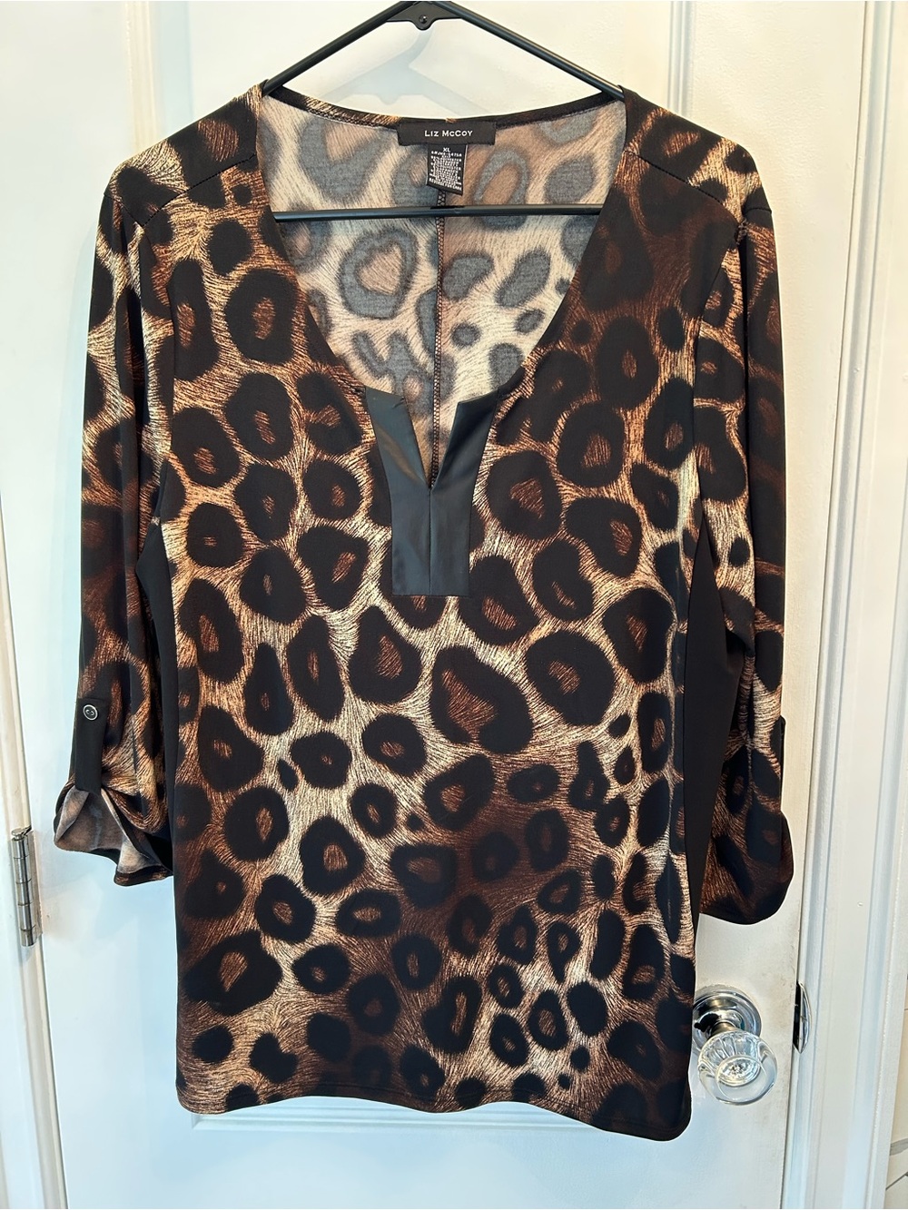 Mccoy Leopard-Print V-Neck tunic Blouse in Brown and Black. Size XL